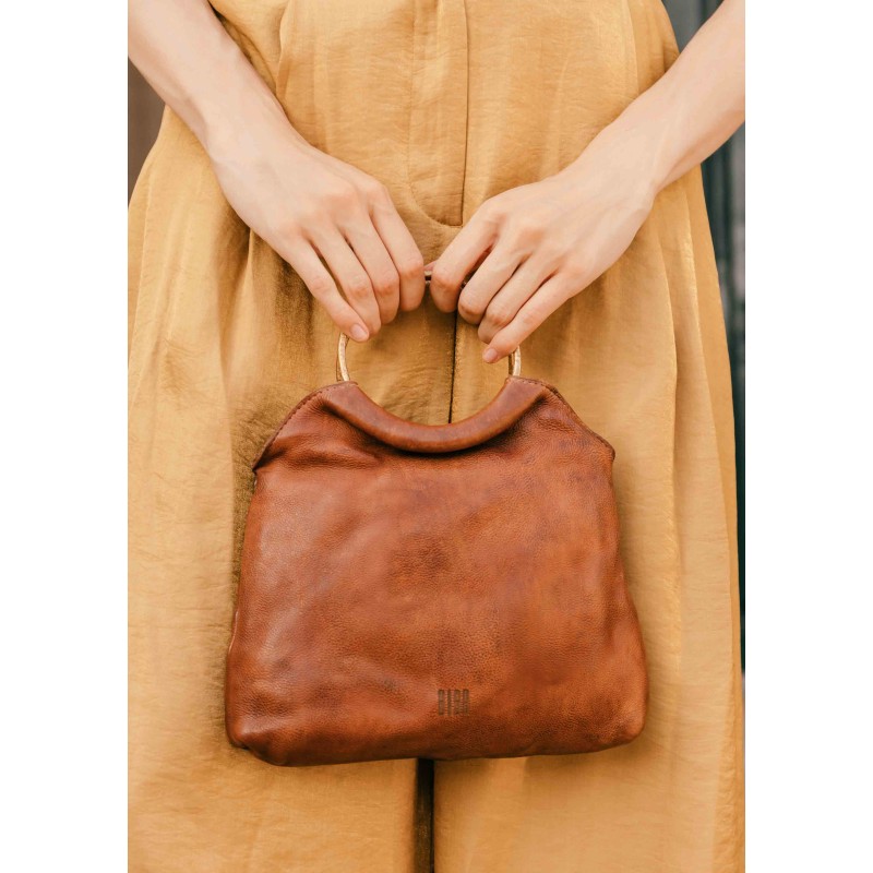 Bossa d'espatlla de pell Rox Negre | BIBA Shops